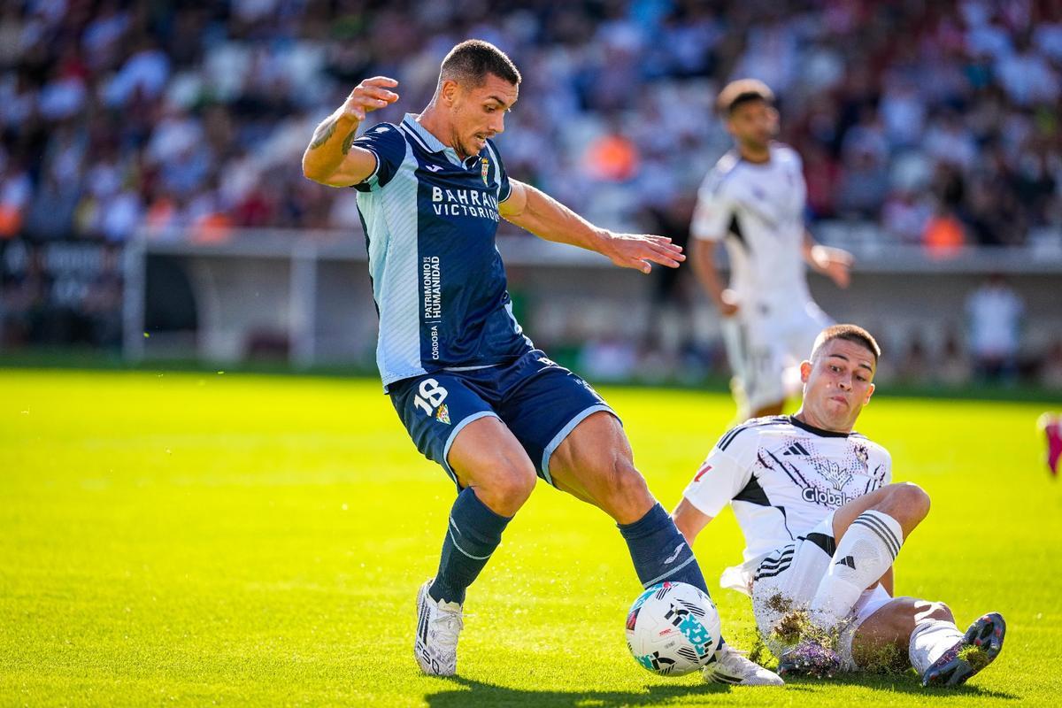 Adrián Fuentes, durante un lance del choque en el Carlos Belmonte.