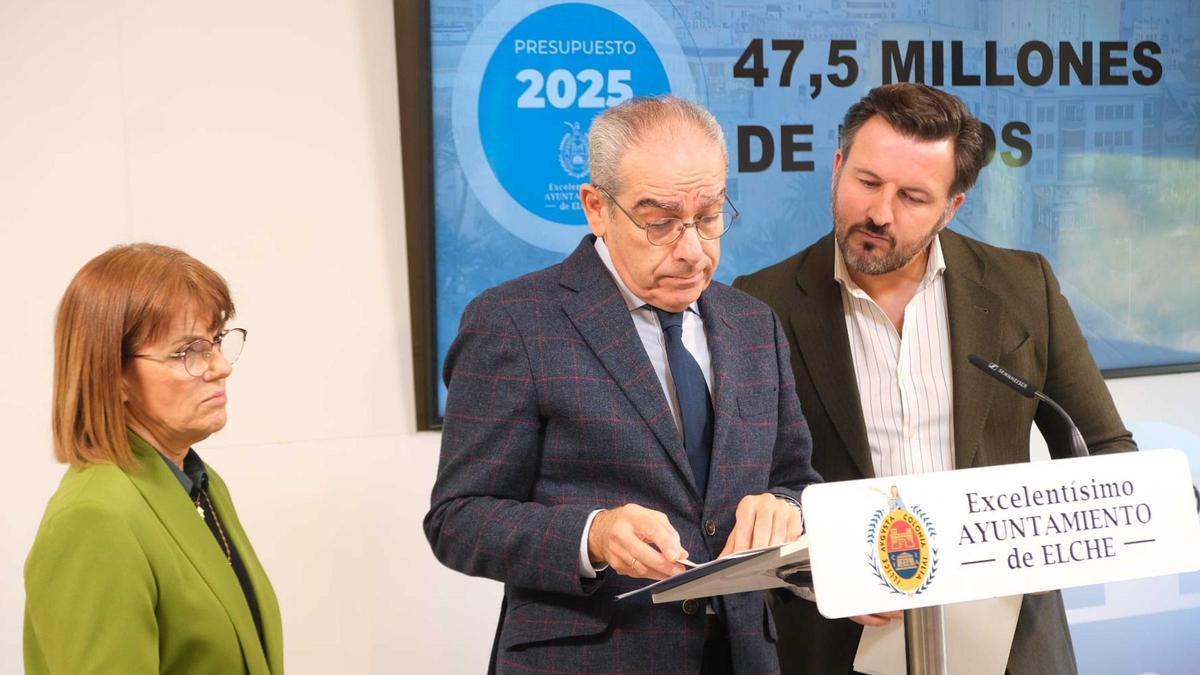 Aurora Rodil, Francisco Soler y Pablo Ruz, este lunes, en la presentación de los presupuestos.