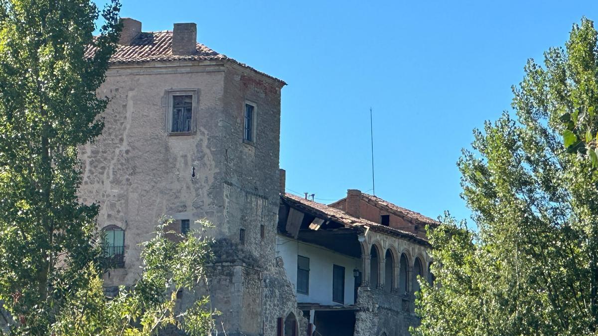 El histórico Palacio de los Hurtado de Mendoza de Almazán (Soria), este lunes tras el nuevo derrumbe ocurrido el domingo.