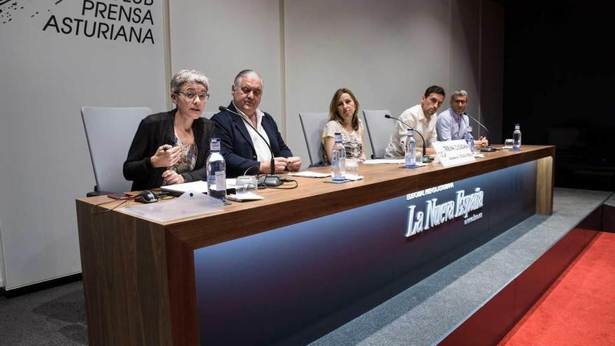 De izquierda a derecha, Sharon Calderón, Andrés Llavona, Virginia Gil, Marcos Peón y Alberto Suárez.