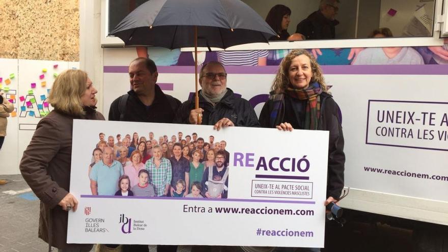 La caravana contra la violencia machista por Baleares arranca su recorrido en Bunyola