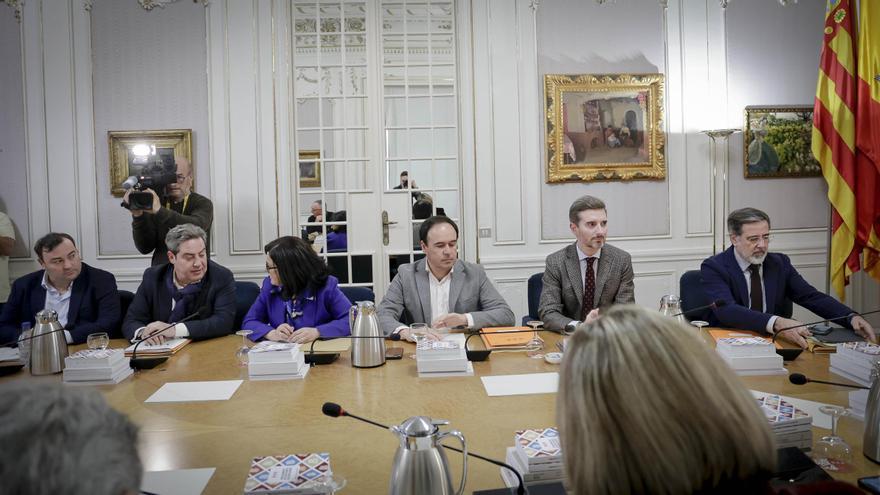 Las Corts &#039;pasa&#039; de los presupuestos y fija el reemplazo de Bravo