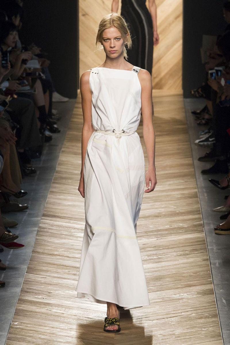 MFW: Bottega Veneta Primavera/Verano 2016, vestido con cinturón