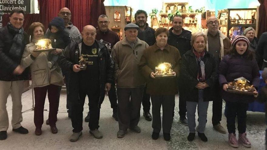 Los premiados con el alcalde y el concejal Emilio Martínez.