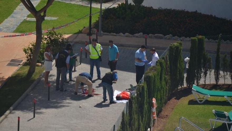 Imagen del cadáver de Gary Hutch, acribillado a balazos en una urbanización mijeña en septiembre de 2015.