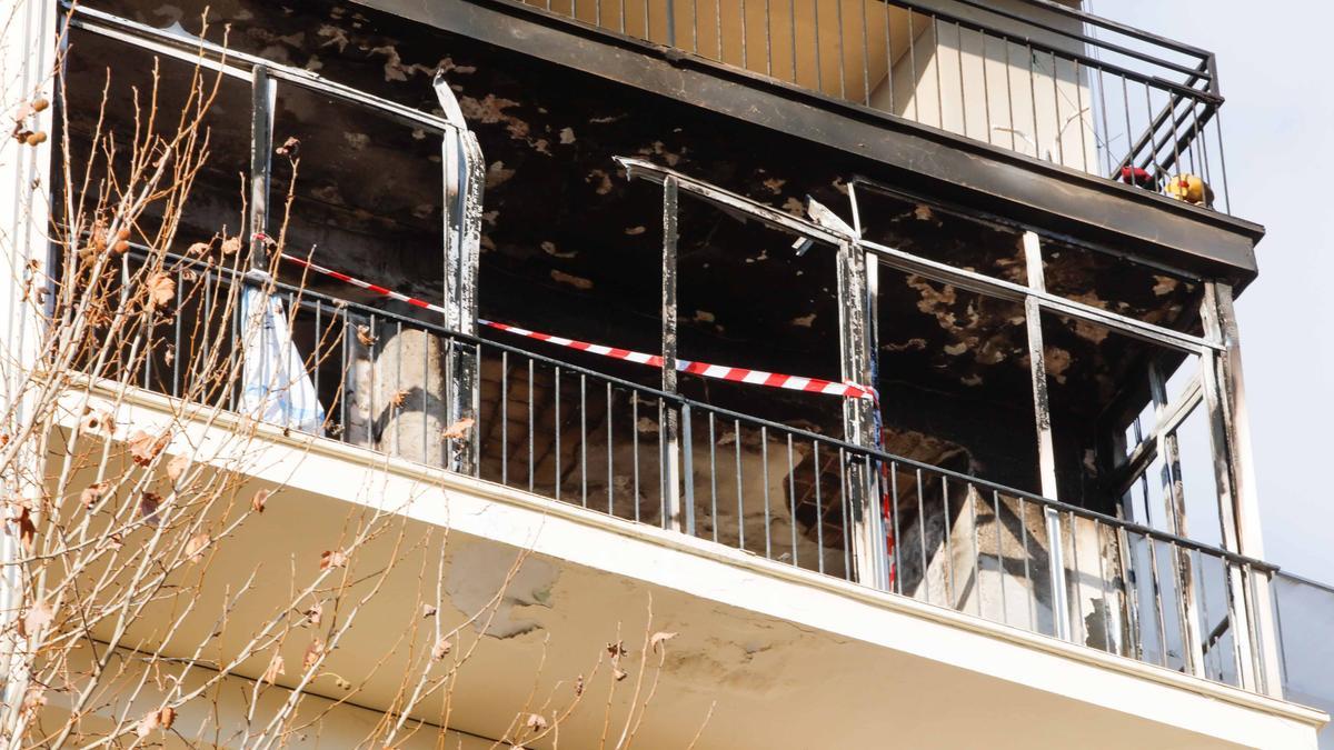 En imágenes, así ha sido el incendio en un piso del centro de Ibiza