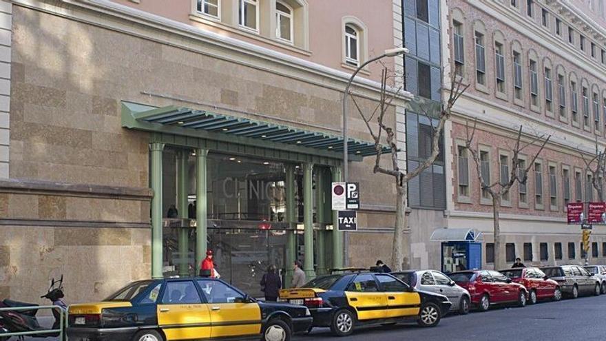 Confinada en un hospital en Cataluña una mujer asintomática que tuvo contacto con la pasajera del avión que luego murió