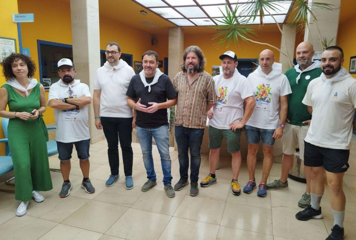 Representantes municipales y del Descenso, tras la firma del convenio de colaboración con la fiesta. | D. O.