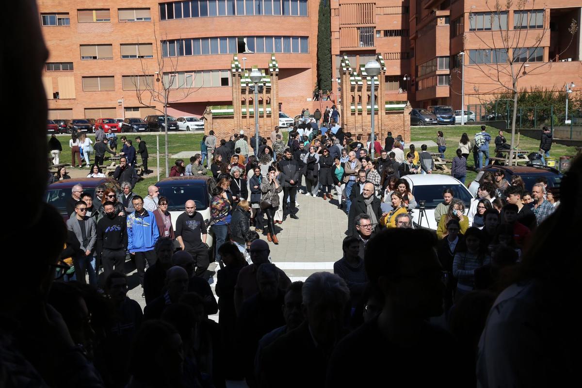 Minuto de silencio en la Facultat de Ciències de la Terra de Barcelona en homenaje a los tres geólogos fallecidos en Súria