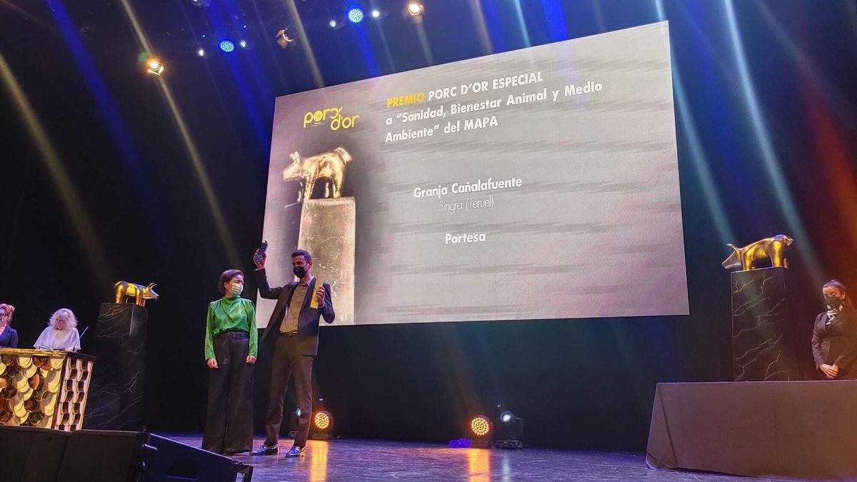 El representante de la granja Cañalafuente recibe el premio