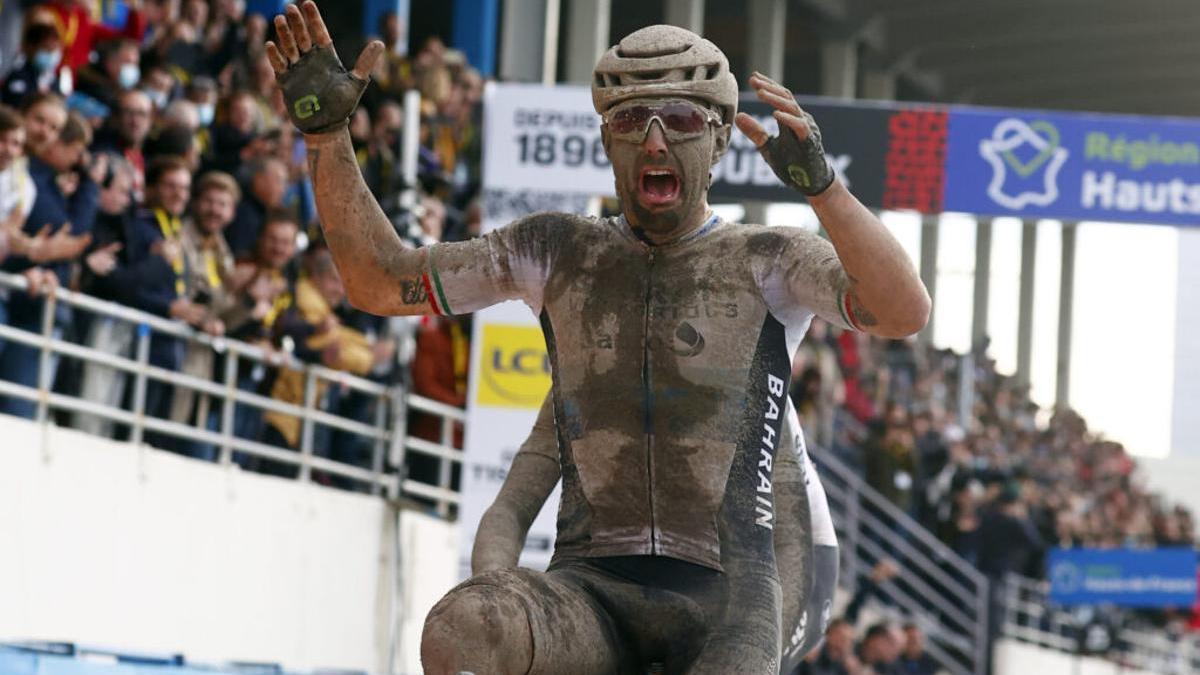 Sonny Colbrelli se proclama vencedor de la París-Roubaix 2021.