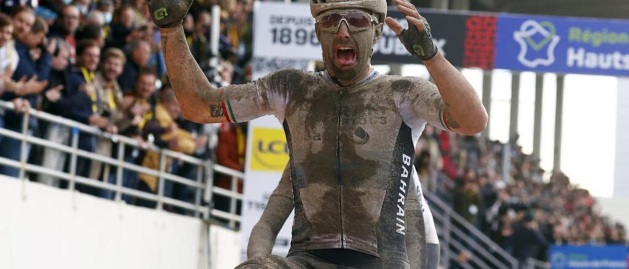 Sonny Colbrelli se proclama vencedor de la París-Roubaix 2021.