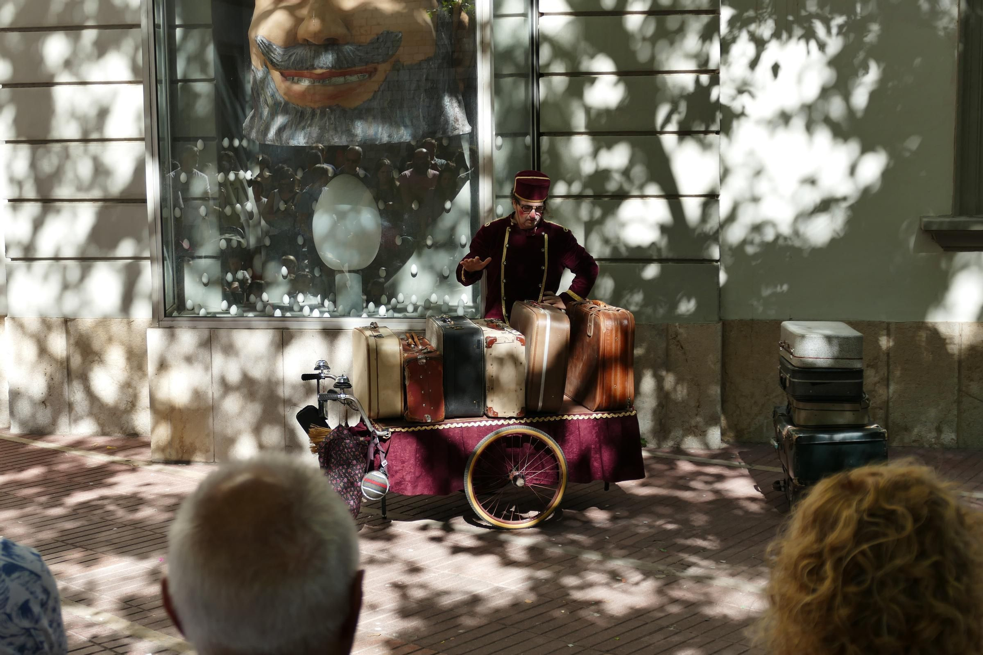 La màgia s'escampa pels carrers i les places de Figueres