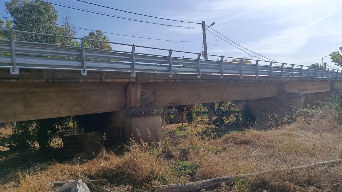 Puente sobre el río Eria, en Villaferrueña.