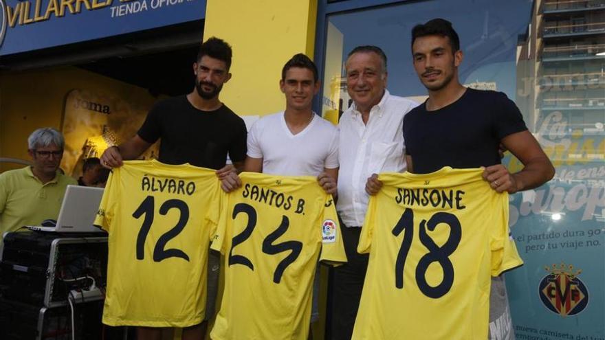 La afición da la bienvenida a Sansone, Borré y Álvaro