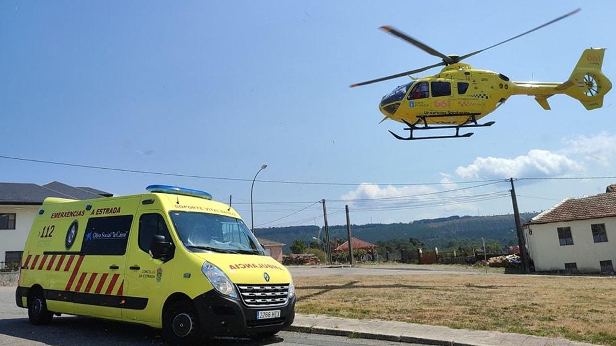 Ambulancia y helicóptero durante otra intervención.
