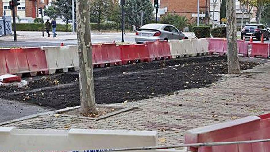 Espacio perimetrado junto al socavón de la avenida de Cardenal Cisneros.