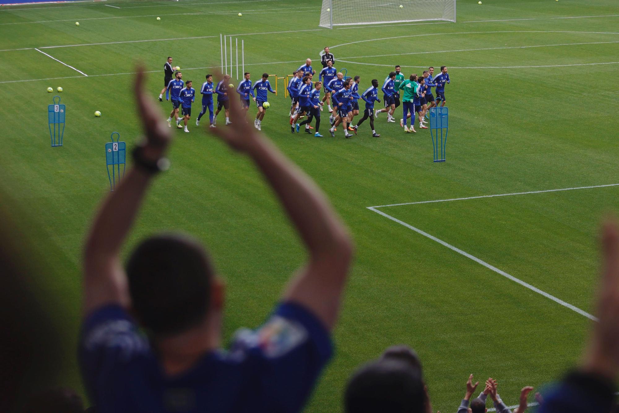 EN IMÁGENES: Miles de hinchas azules animan al equipo antes del derbi en un entrenamiento en el Tartiere