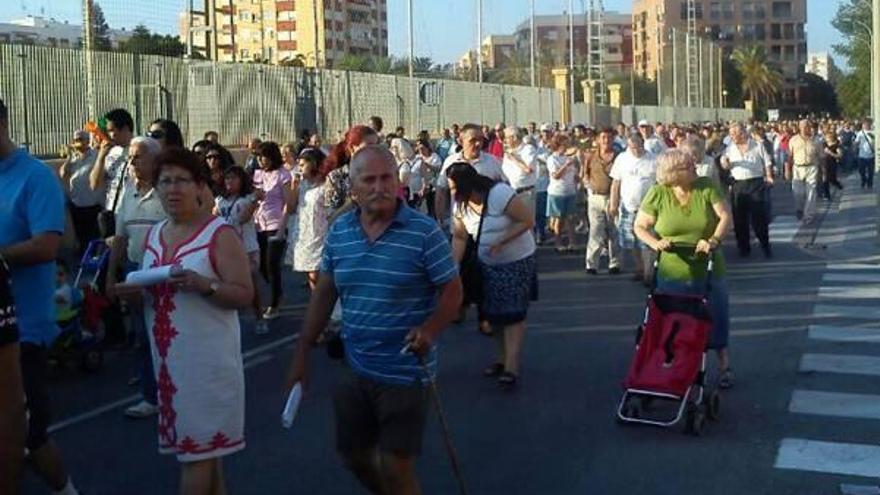 Colectivos vecinales piden la mediación de Osoro para que se retomen las obras