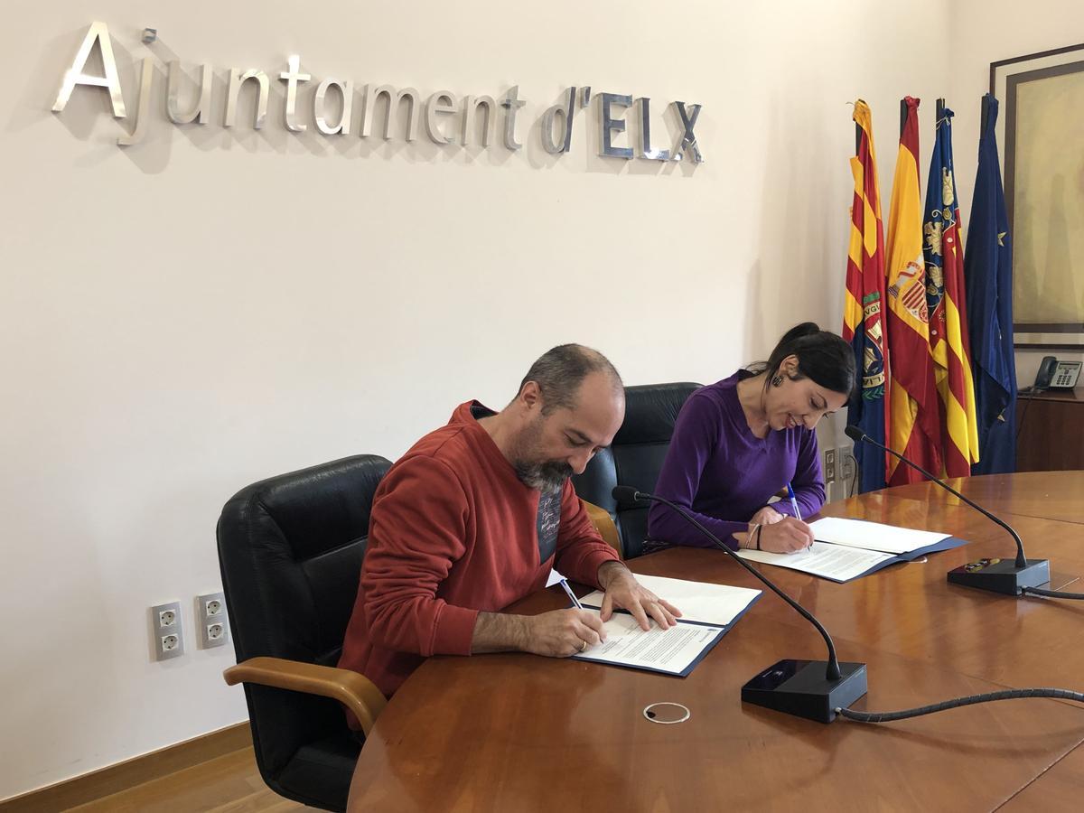 Firma del convenio entre el Ayuntamiento de Elche y la Cocina del Infierno de Torrellano