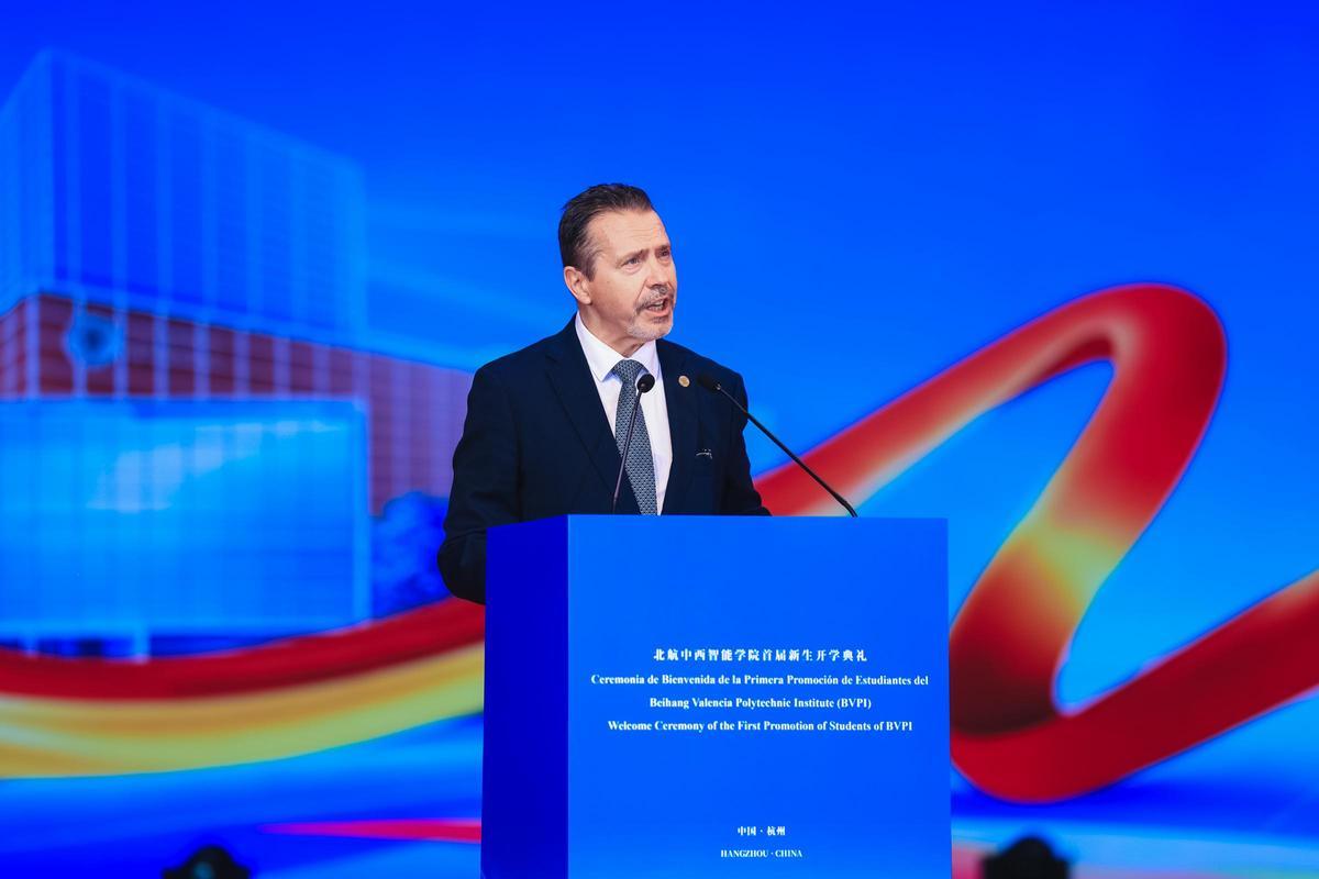 El rector de la UPV, José Capilla, en el acto de inauguración del campus de la UPV en China