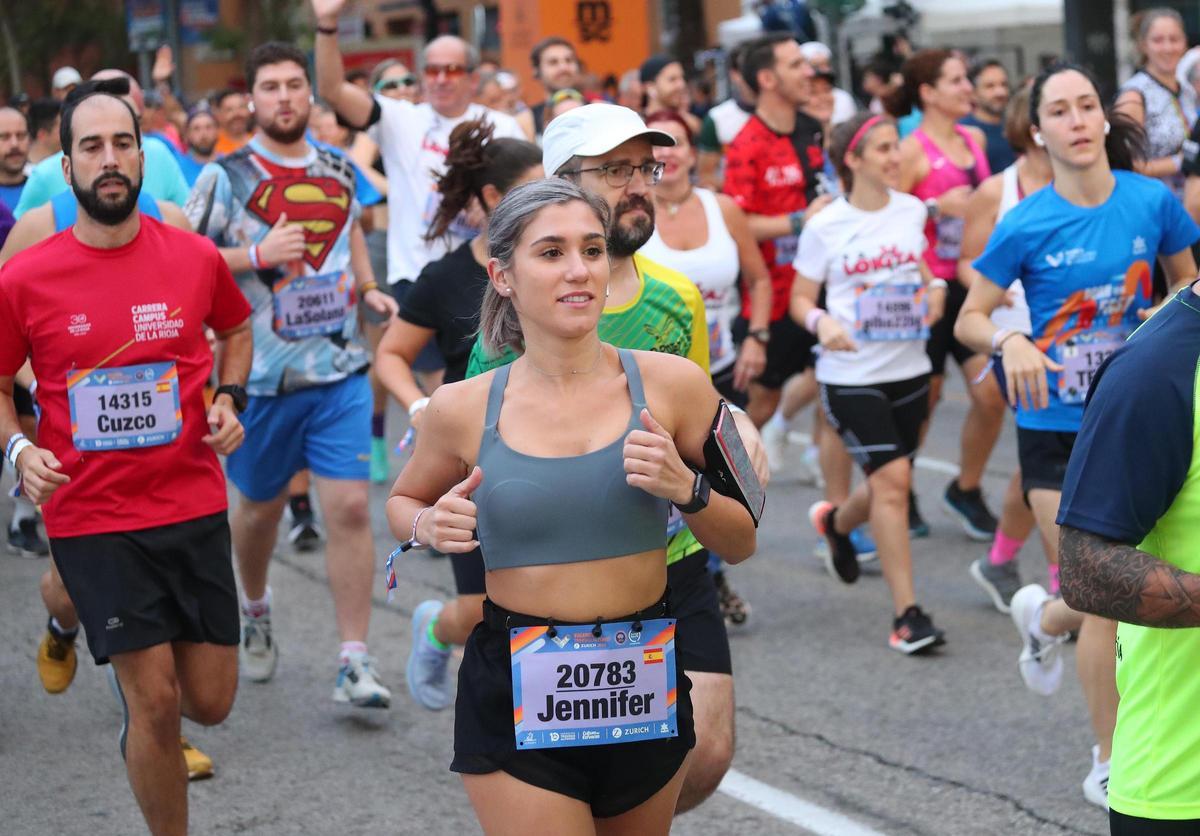 Corredores y corredoras en la salida del Medio Maratón Valencia Trinidad Alfonso 2022