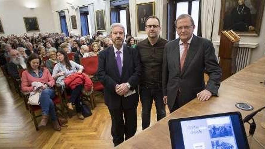 Ramón Duarte, a la izquierda, antes de la ponencia.