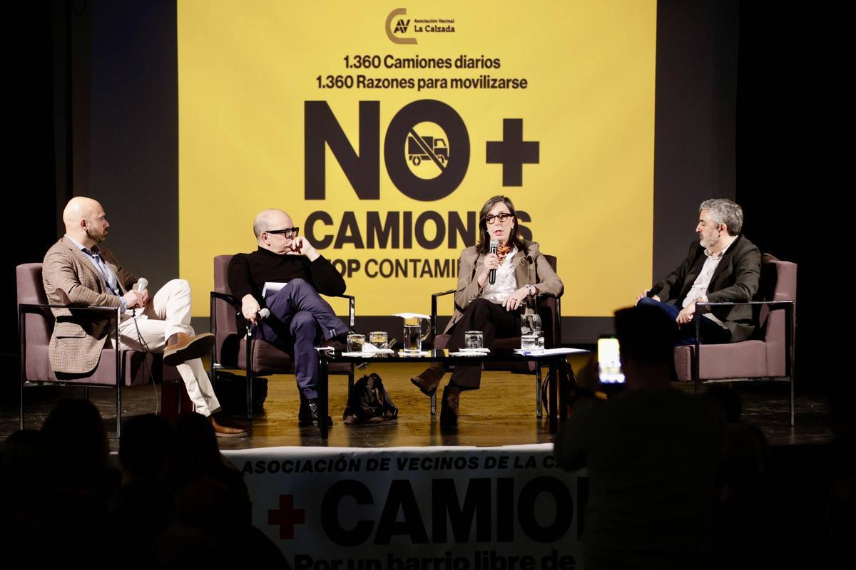La charla en La Calzada sobre los accesos al Puerto, en imágenes