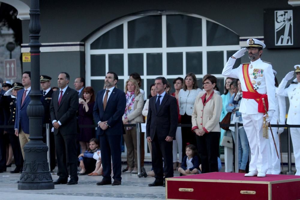 Acto solemne de arriado de bandera por el Día de las Fuerzas Armadas