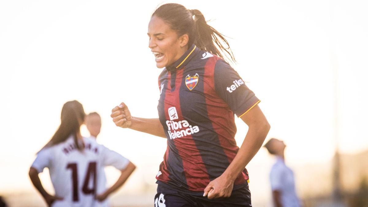 Gabi Nunes celebra uno de sus dos goles al Eibar