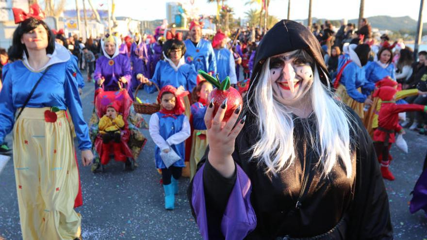 La rúa de carnaval de Sant Antoni se celebra el jueves