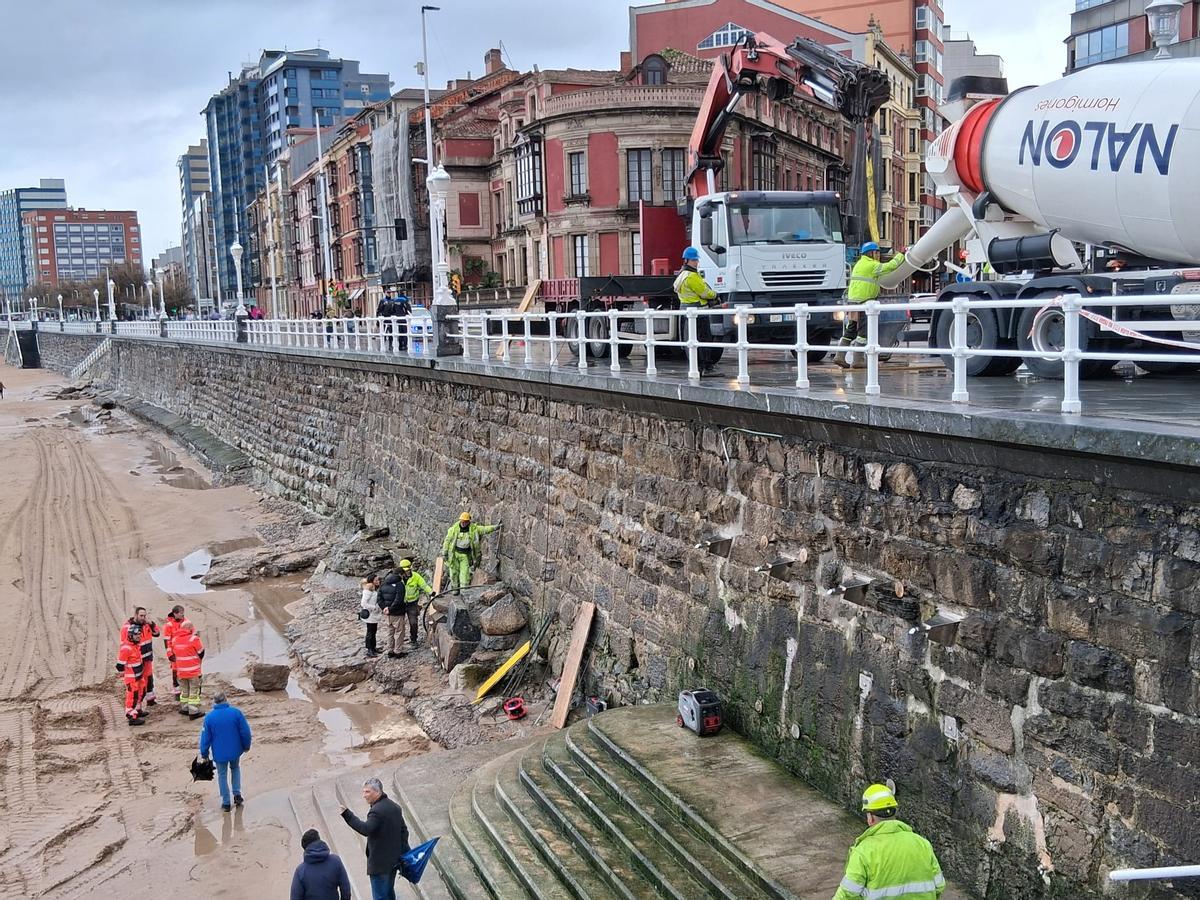 El temporal obliga a reforzar la estructura del Muro de San Lorenzo por precaución (en imágenes)