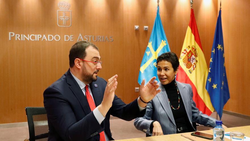 La secretaria de Estado de Transportes, Isabel Pardo de Vera, se reúne con los agentes sociales en Asturias.