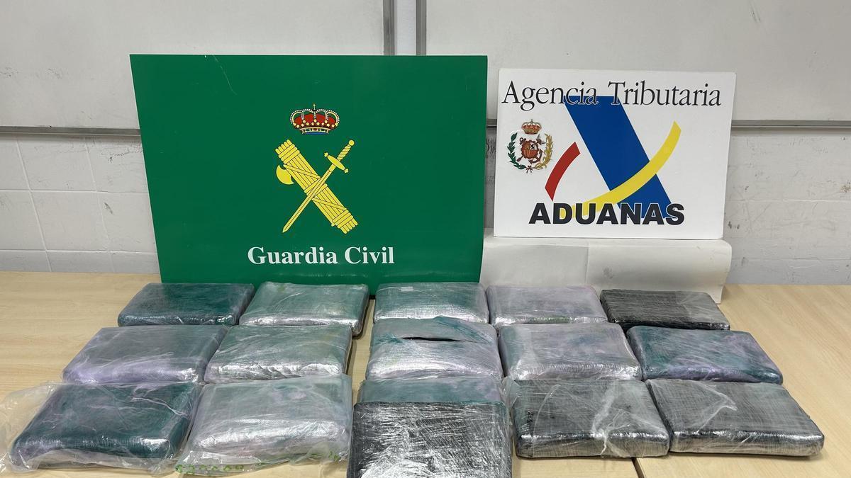TRÁFICO DROGAS MALLORCA | Intervienen 16 kilos de cocaína ocultos en el doble fondo de un coche en el Port d’Alcúdia