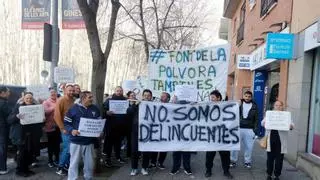 Veïns de la Font de la Pólvora protesten davant d'Endesa: "No som delinqüents"