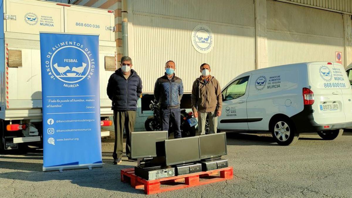 Hidrogea hace una donación de equipos informáticos al Banco de Alimentos del Segura