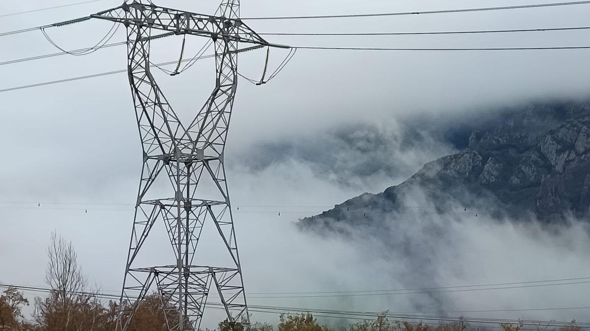 Torre de la red de transporte de electricidad.