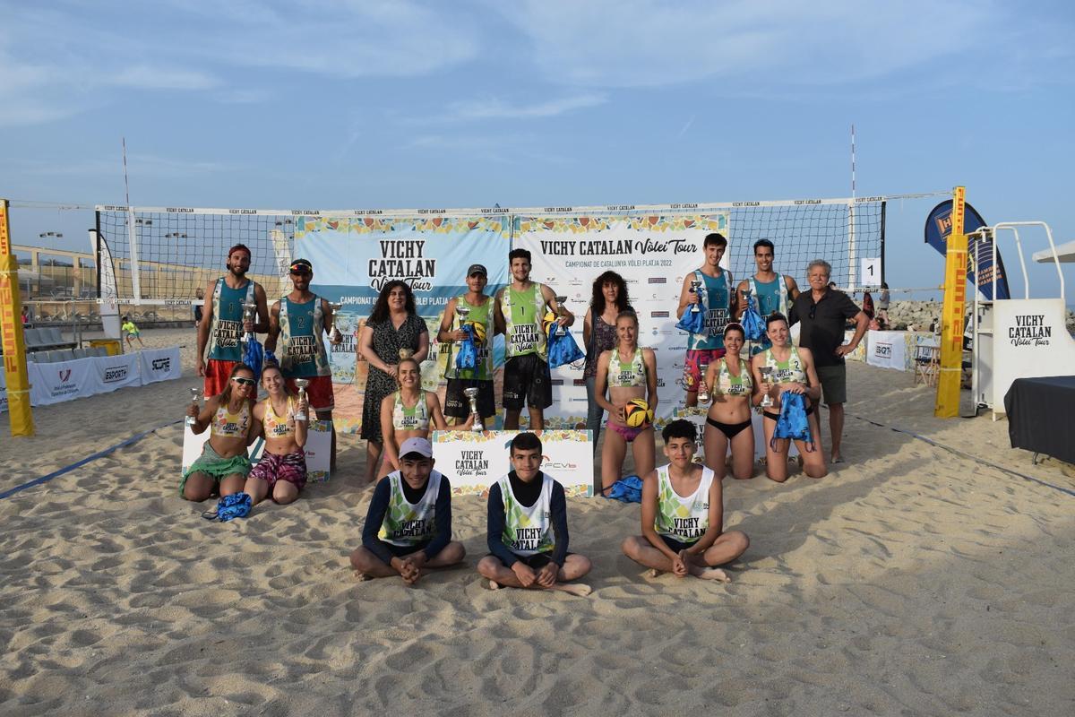 Podio de los ganadores de la primera prueba del Campionat de Catalunya de volei playa