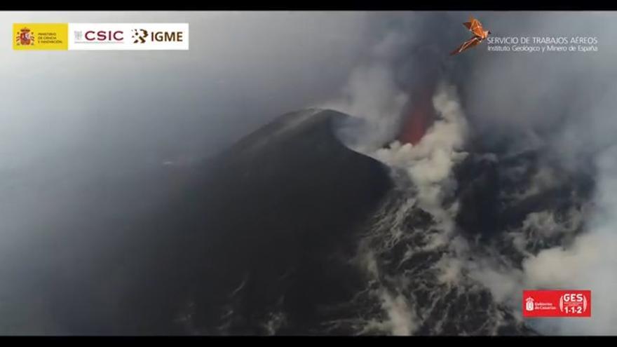 Distintos puntos de emisión de lava en el volcán de La Palma