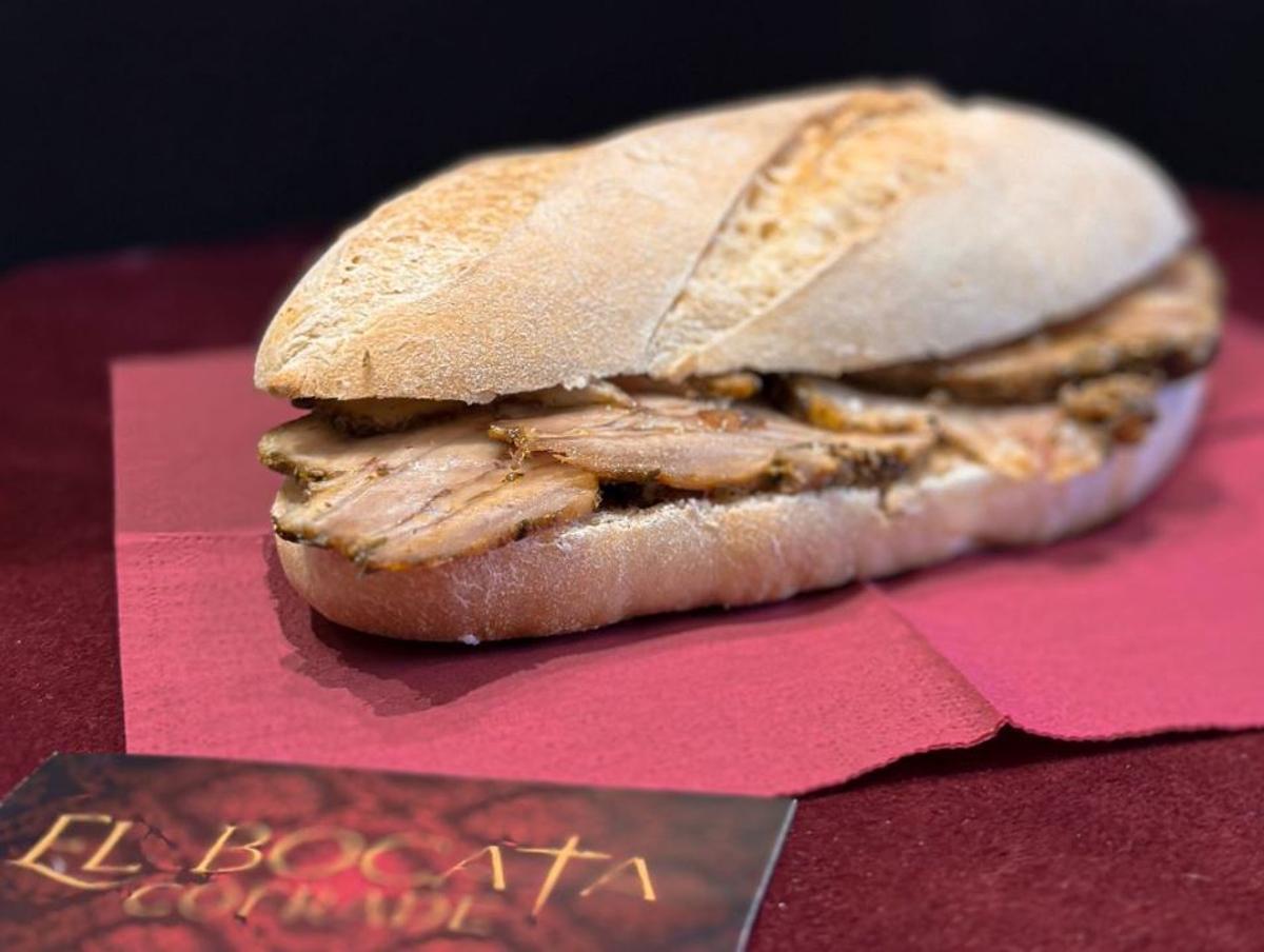 Los bocadillos cofrades de Sevilla que llegan directos a tu silla durante la Semana Santa