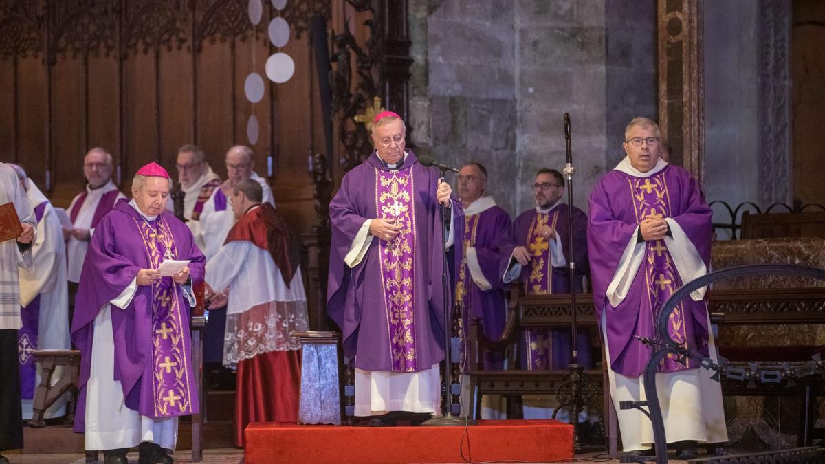 VÍDEO | Así fue la misa funeral en la Catedral de Mallorca para despedirse del papa Benedicto XVI
