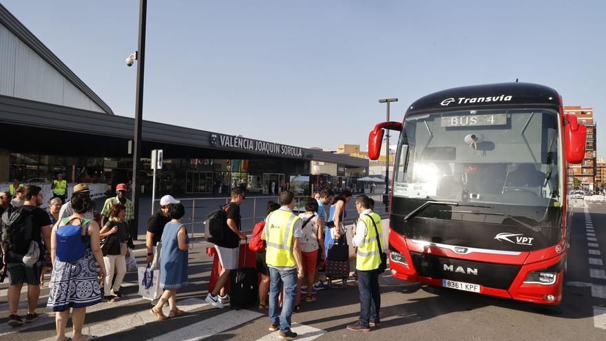 Las líneas de Renfe Cercanías C-1 y C-2 han sido sustituidas este miércoles por 220 autobuses