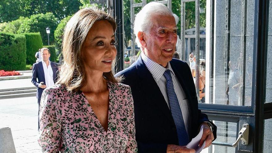 La exmujer de Vargas Llosa, su segundo plato hasta para la dedicatoria de su libro