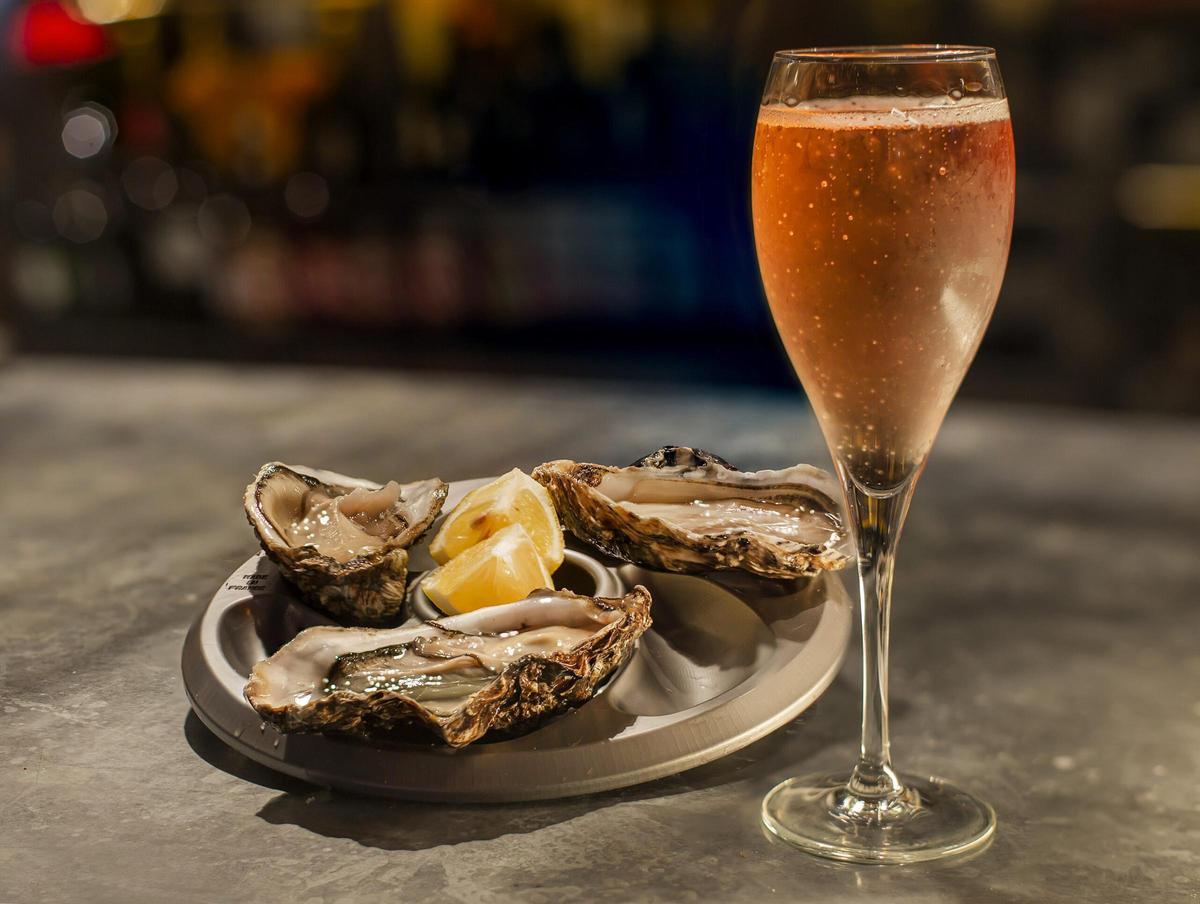 Las ostras Daniel Sorlut llegan diariamente desde sus estanques de purificación hasta el mercado, asegurando así su mayor frescura.