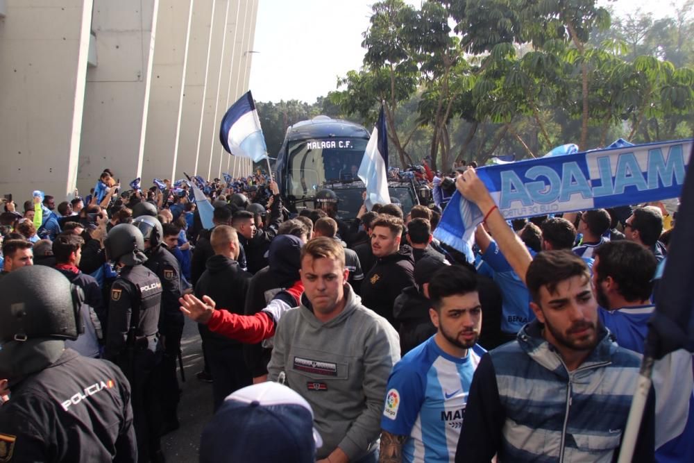 Recibimiento al Málaga CF antes del partido ante el Deportivo