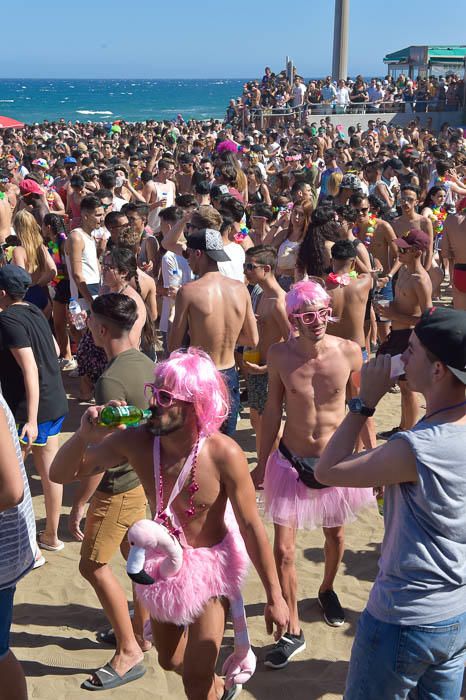 Fiesta de carnaval en la playa