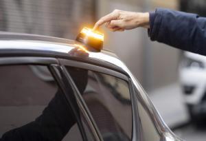 Interior no multará por un periodo razonable a conductores que no lleven la baliza V-16