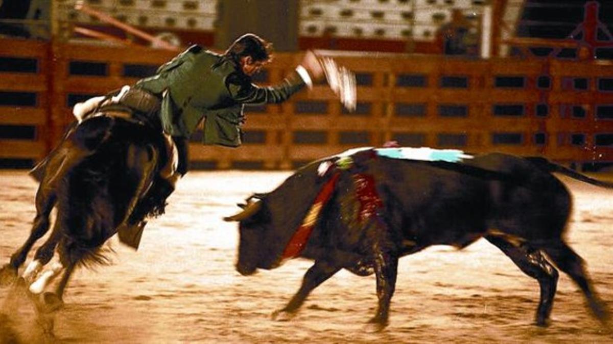 Escena de 'Carmen', en la plaza de toros de Tarragona. La lidia fue prohibida en la Monumental de Barcelona.