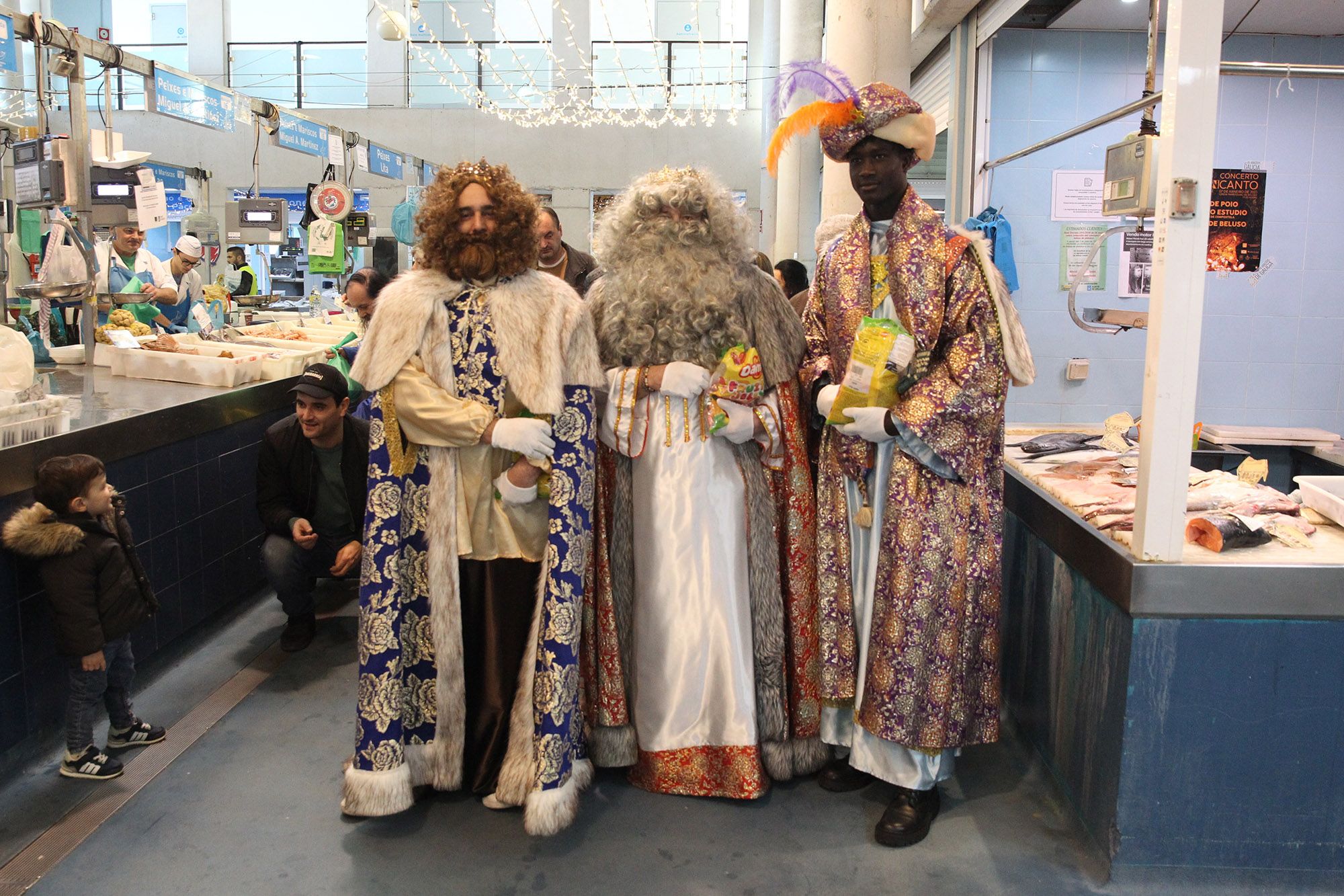 Los Reyes Magos llenan Moaña, Cangas y Bueu de ilusión