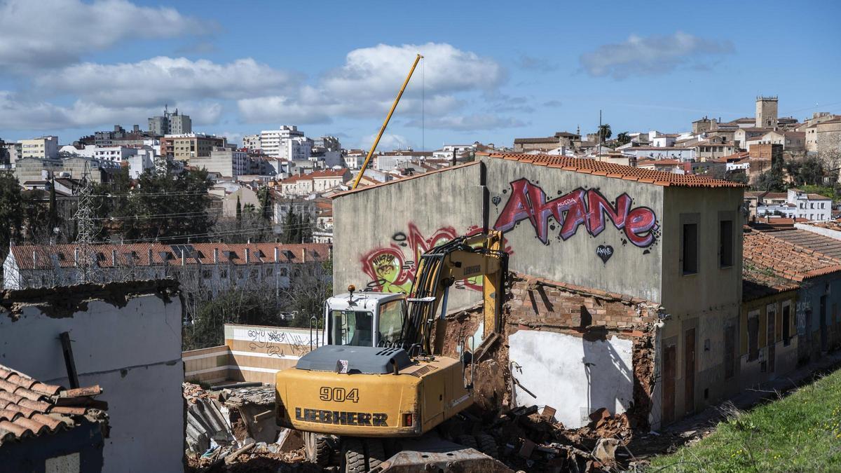 Demoliciones en el antiguo núcleo de casas del Alto de Fuente Fría.